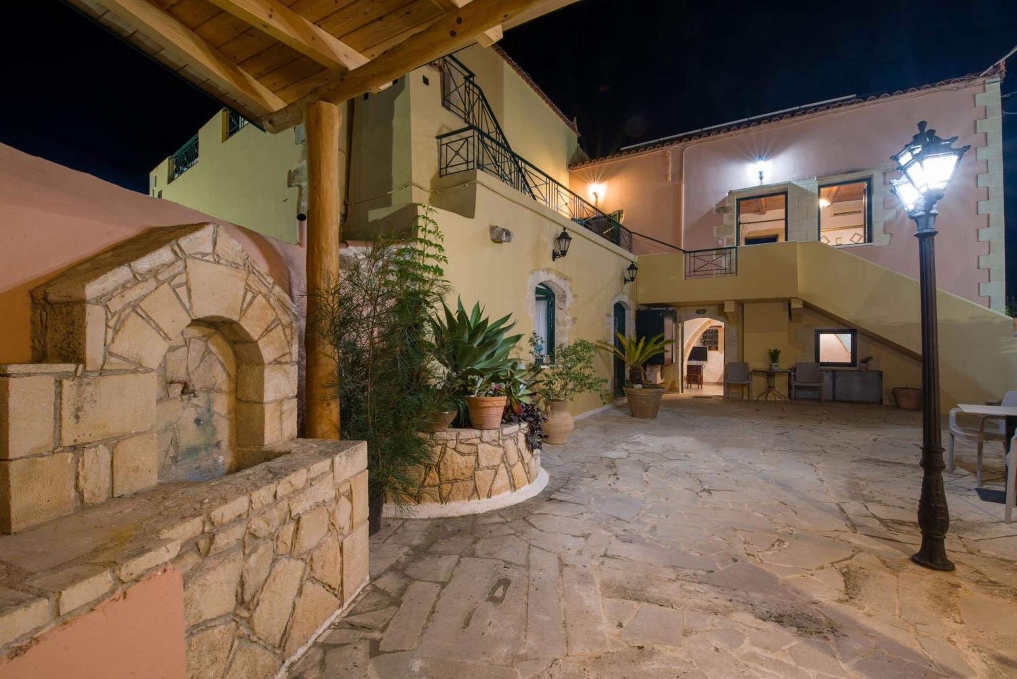 Skandalis Apartments With Pool 코라파키아 외부 사진